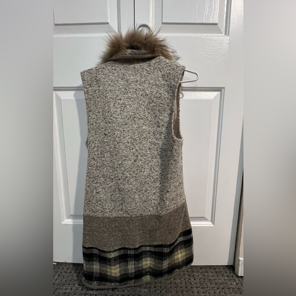 Size S. - Picture 2 of 3